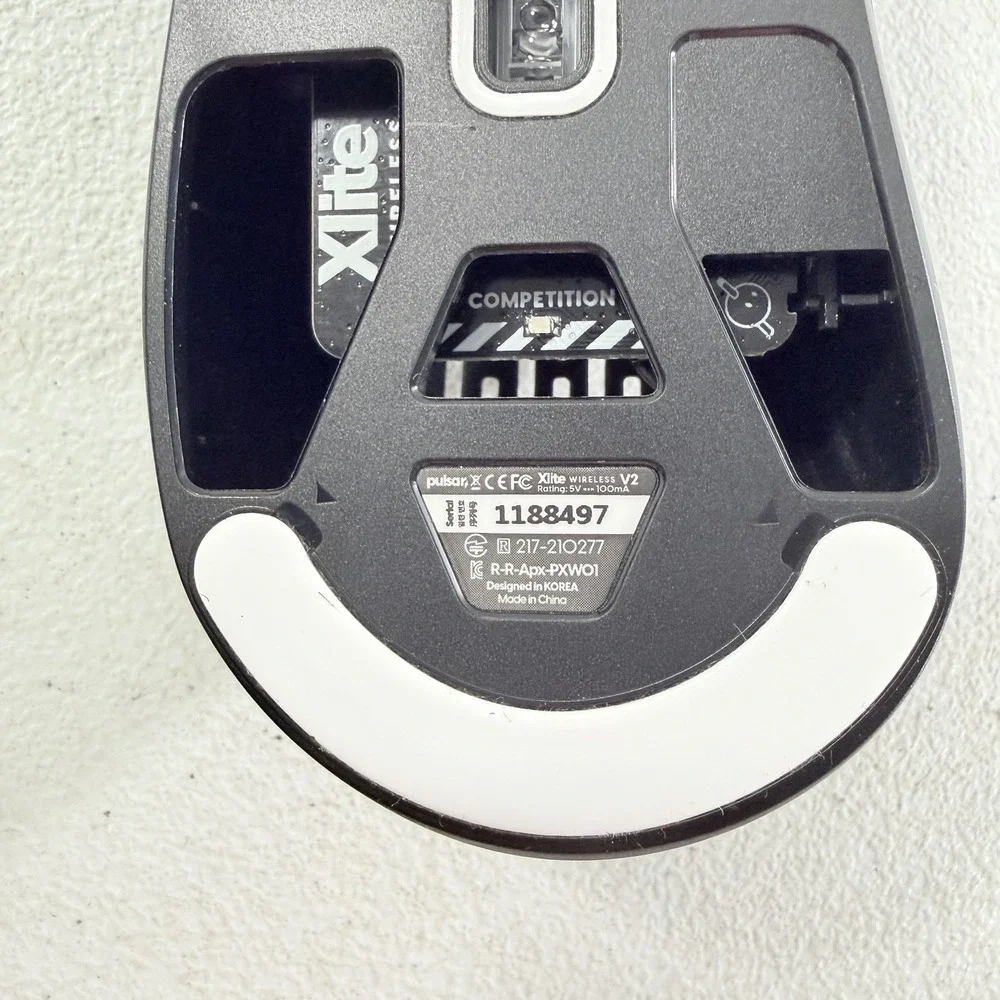 Pulsar Xlite V2 Size 1 Wireless Mouse Black POWERS ON AS IS UNTESTED READ‎